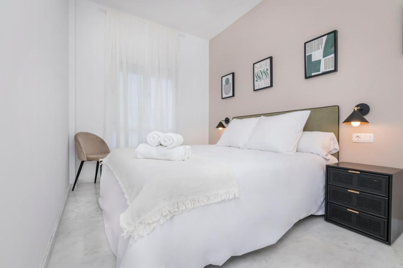 Exclusivo Duplex Carrera Appartement Málaga Buitenkant foto